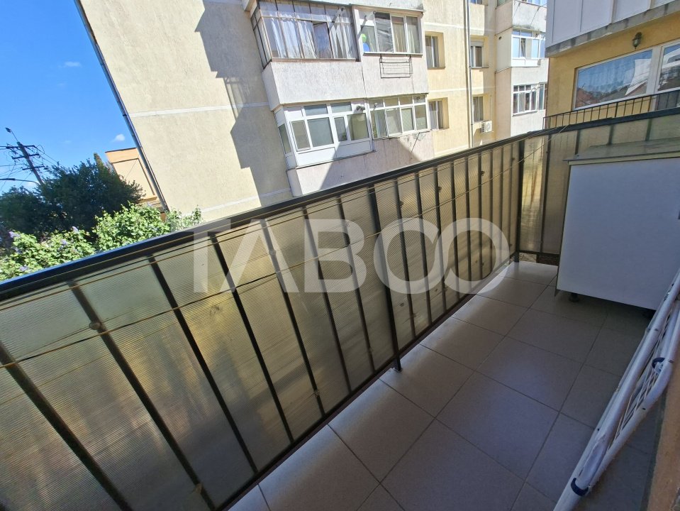 Apartament de vanzare cu 3 camere etaj 1 balcon in bloc nou Central