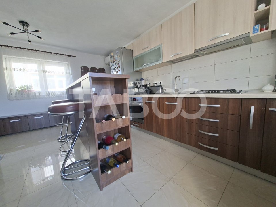Apartament de vanzare cu 3 camere etaj 1 balcon in bloc nou Central