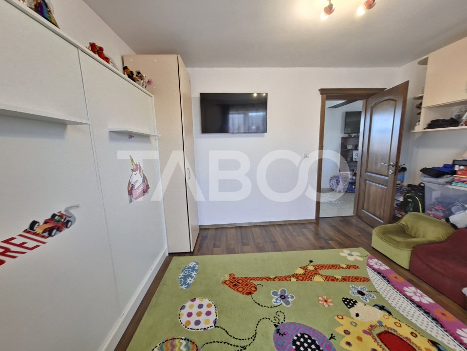 Apartament de vanzare cu 3 camere etaj 1 balcon in bloc nou Central