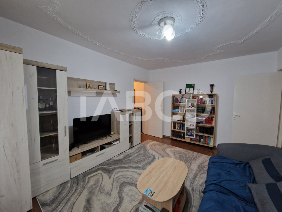 Apartament de vanzare cu 3 camere etaj 1 cu pivnita zona Rahovei Sibiu