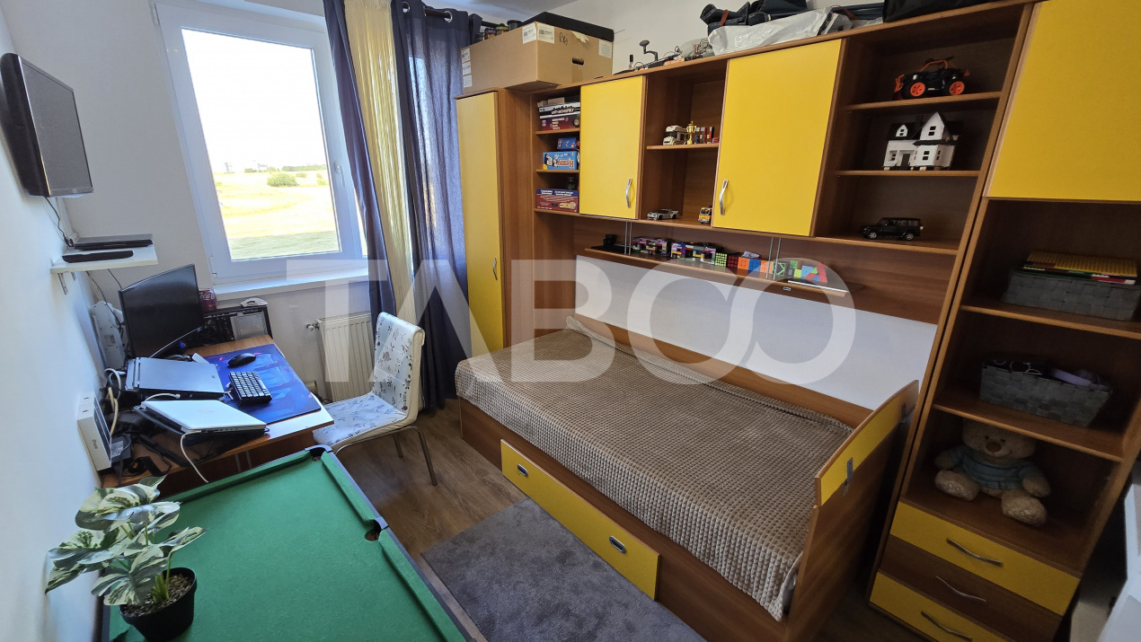 Apartament de vanzare cu 3 camere etaj intermediar Calea Surii Mici