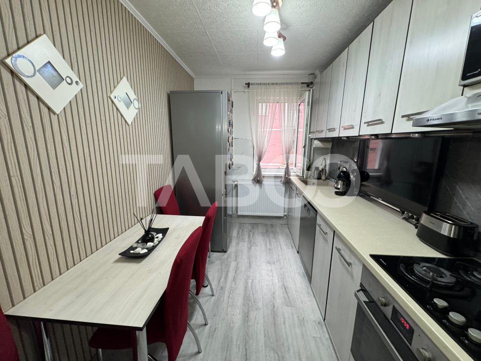 Apartament de vanzare cu 3 camere la etaj intermediar 2 cu pivnita in Sibiu - Negoveanu