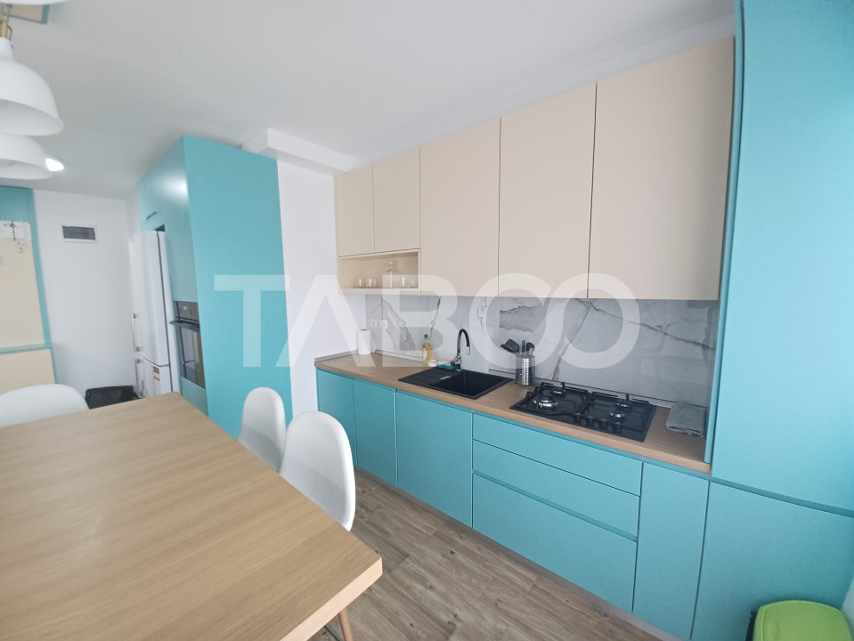 Apartament de vanzare cu 3 camere si balcon Kogalniceanu