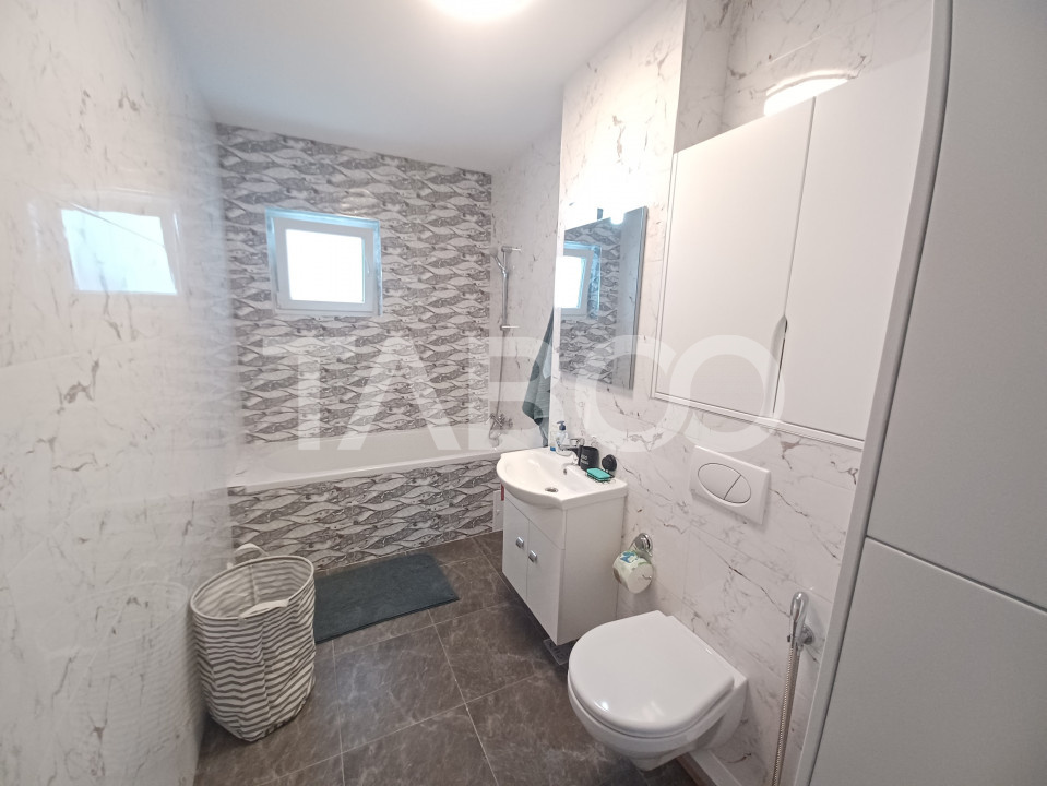 Apartament de vanzare cu 3 camere si balcon Kogalniceanu
