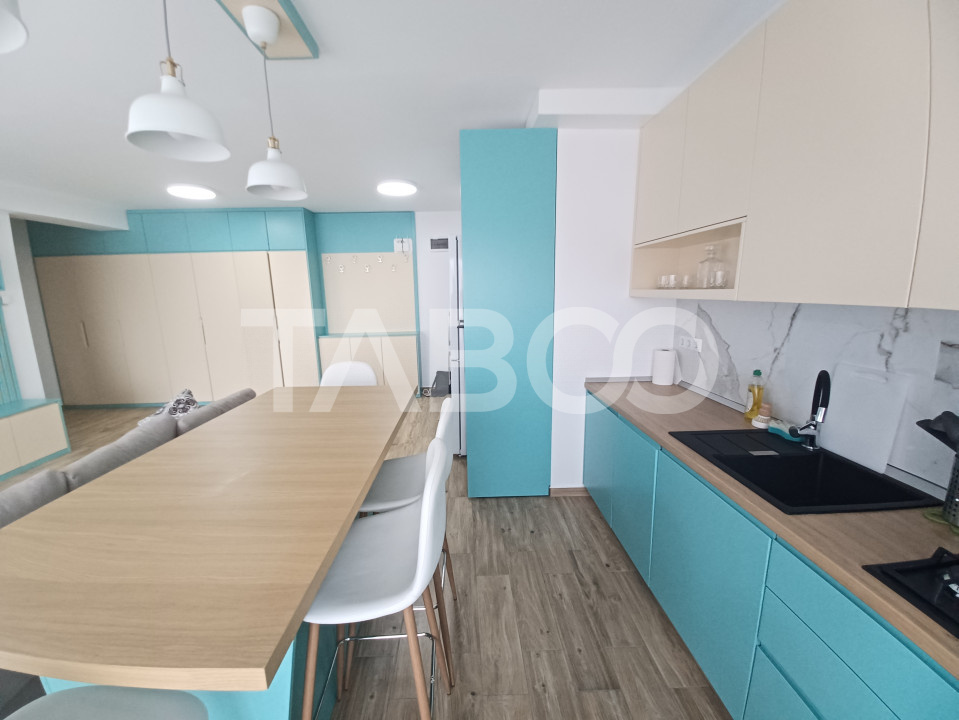 Apartament de vanzare cu 3 camere si balcon Kogalniceanu