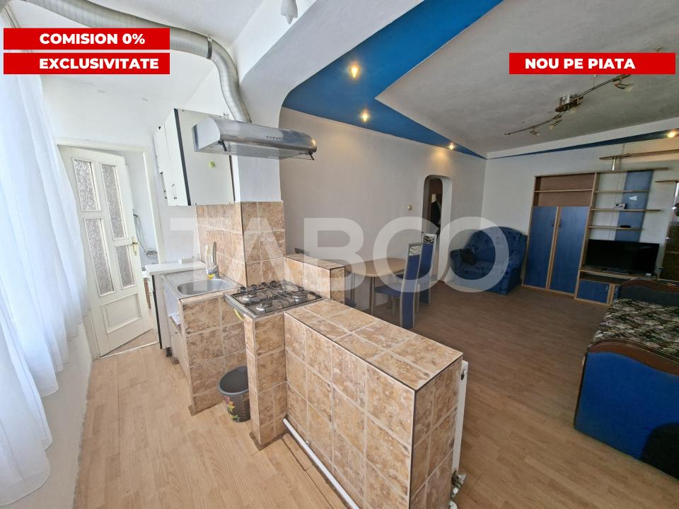 Apartament de vanzare cu 3 camere si balcon Mihai Viteazul numarul 23
