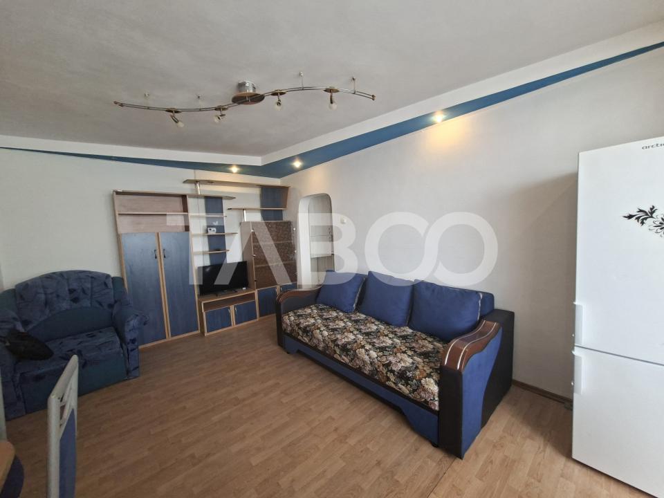 Apartament de vanzare cu 3 camere si balcon Mihai Viteazul numarul 23
