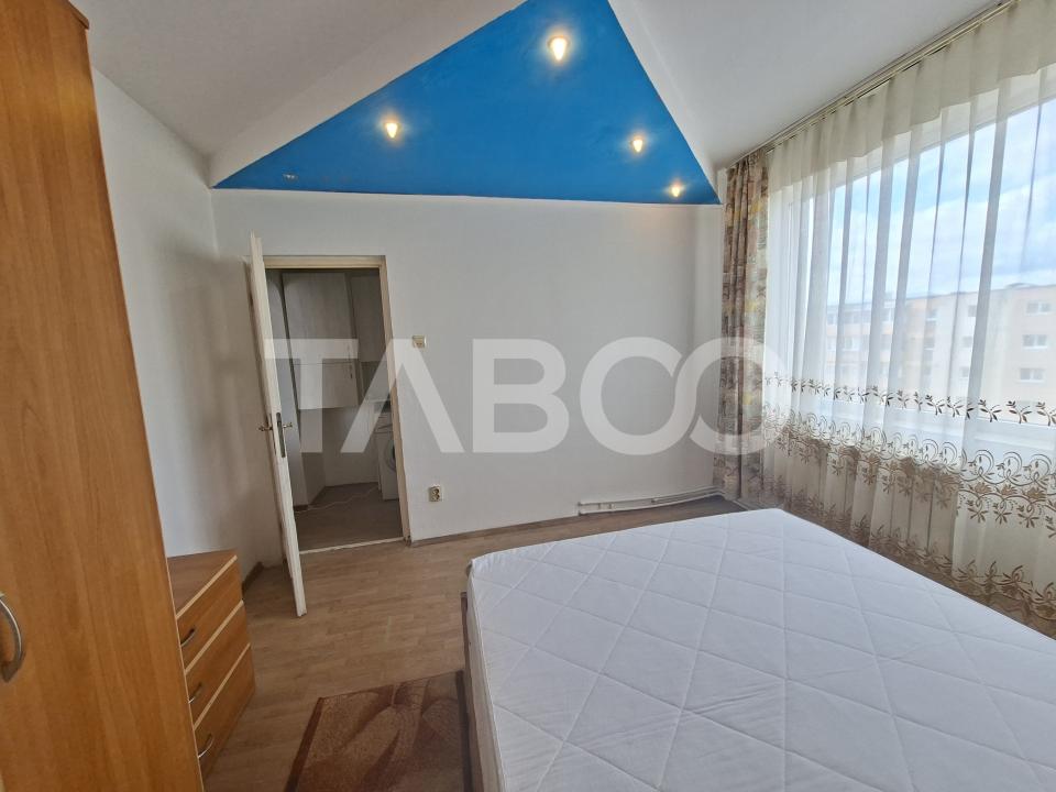 Apartament de vanzare cu 3 camere si balcon Mihai Viteazul numarul 23