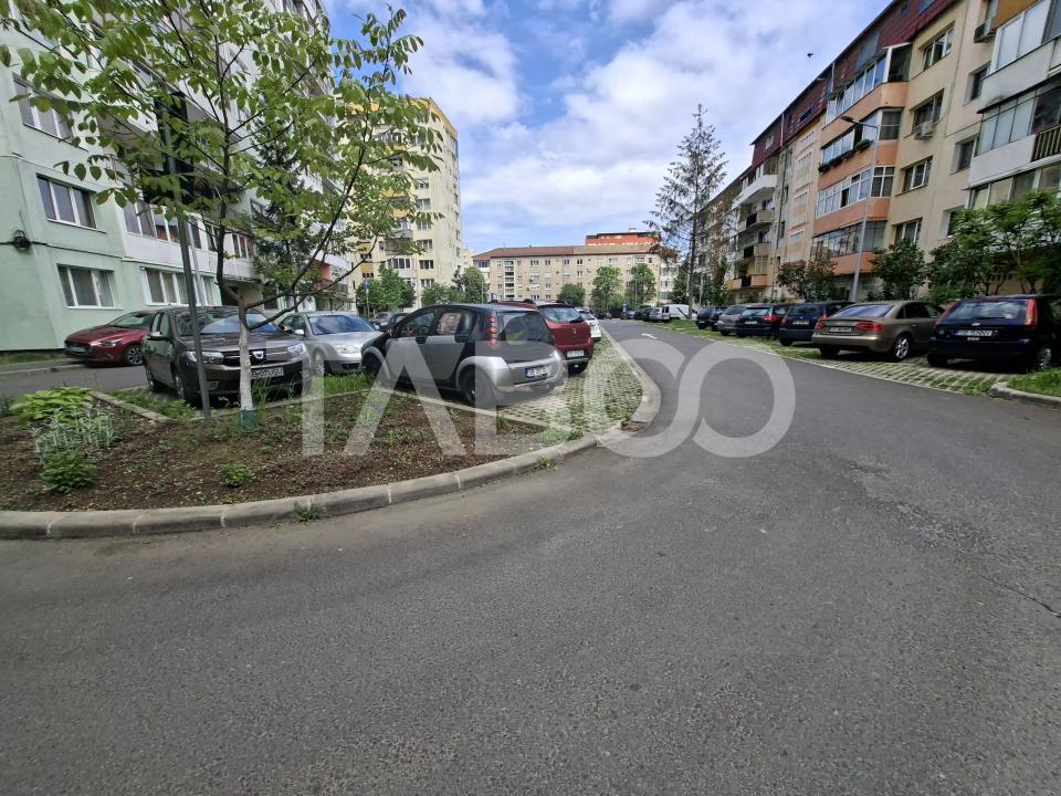 Apartament de vanzare cu 3 camere si balcon Mihai Viteazul numarul 23