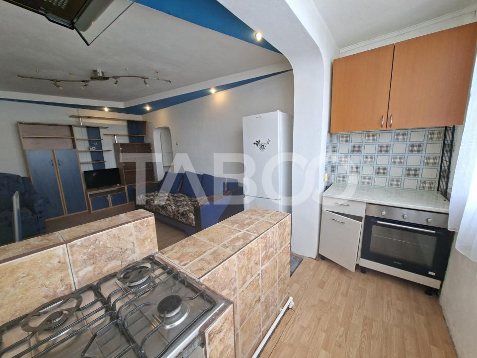 Apartament de vanzare cu 3 camere si balcon Mihai Viteazul numarul 23