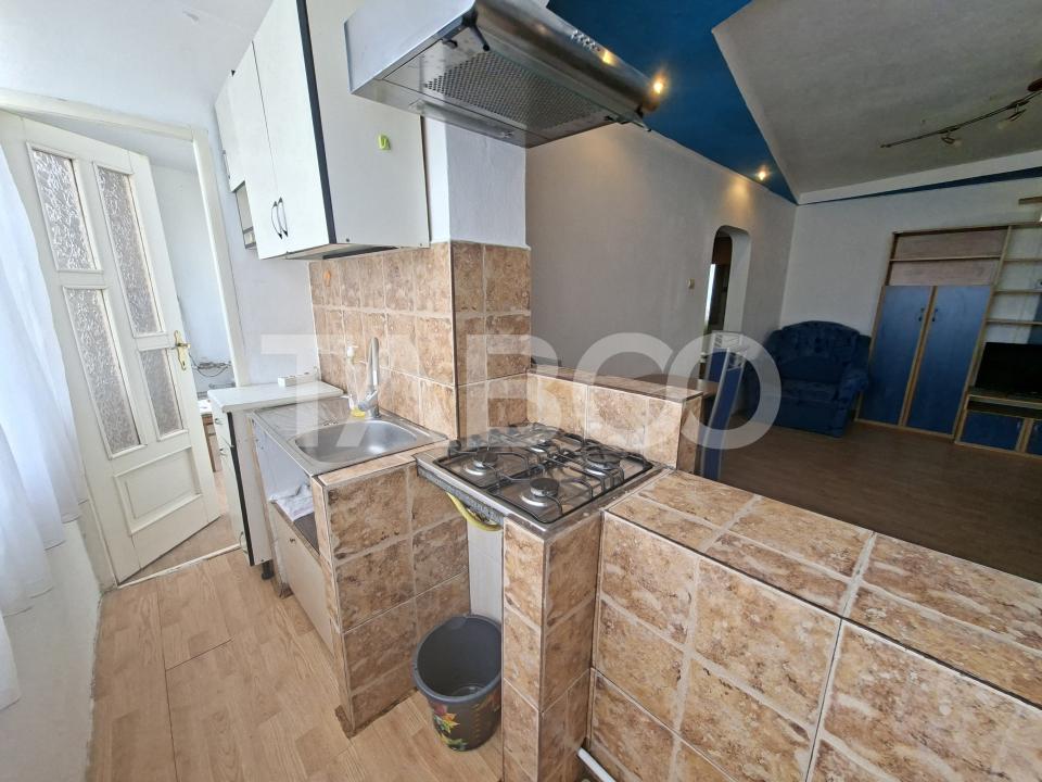 Apartament de vanzare cu 3 camere si balcon Mihai Viteazul numarul 23