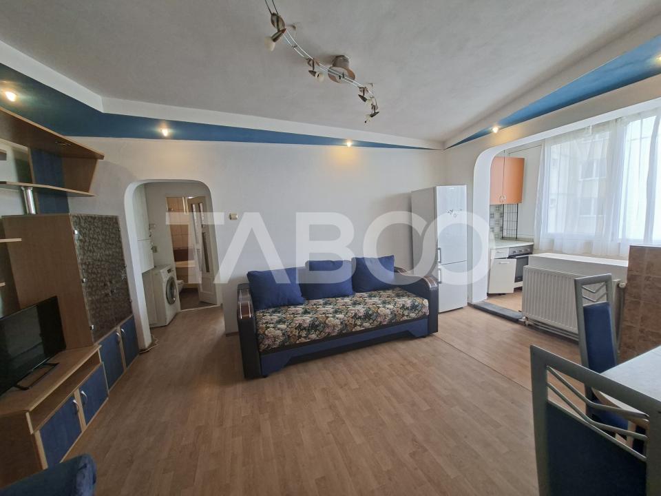 Apartament de vanzare cu 3 camere si balcon Mihai Viteazul numarul 23