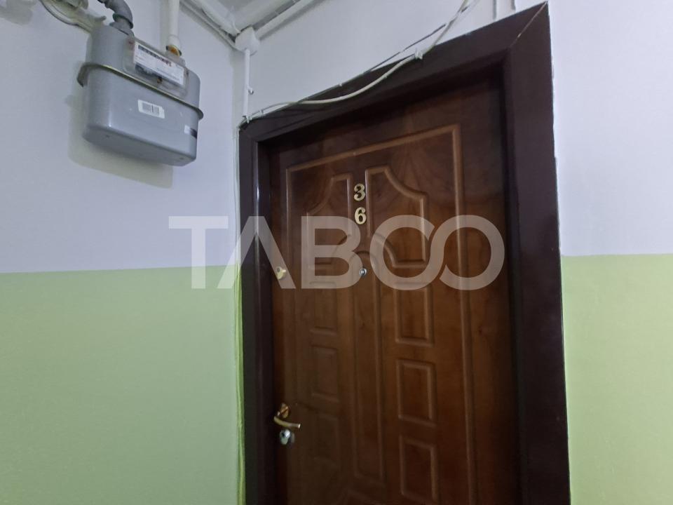 Apartament de vanzare cu 3 camere si balcon Mihai Viteazul numarul 23
