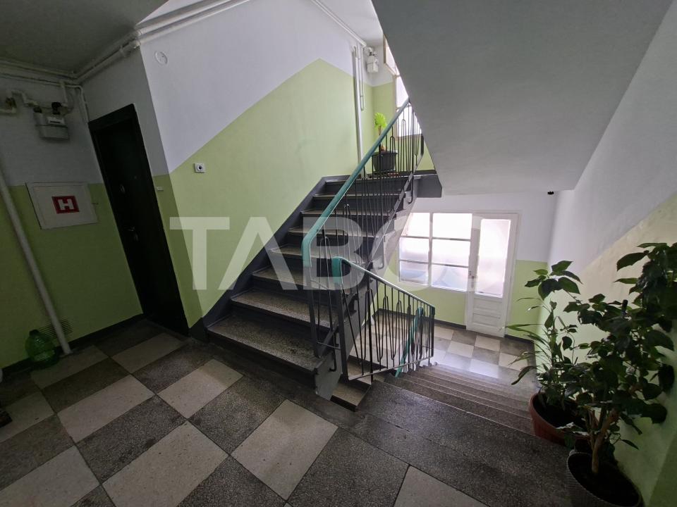 Apartament de vanzare cu 3 camere si balcon Mihai Viteazul numarul 23
