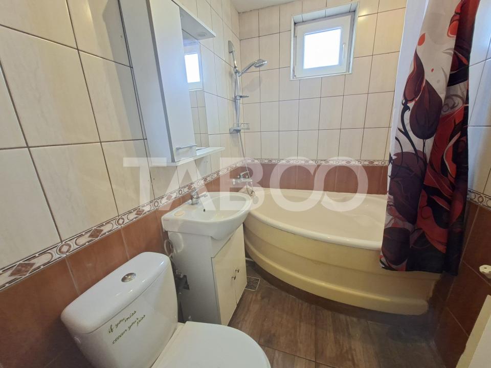 Apartament de vanzare cu 3 camere si balcon Mihai Viteazul numarul 23