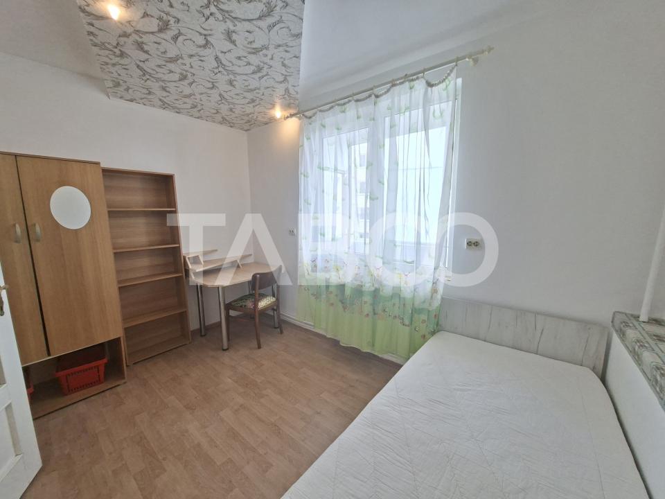 Apartament de vanzare cu 3 camere si balcon Mihai Viteazul numarul 23
