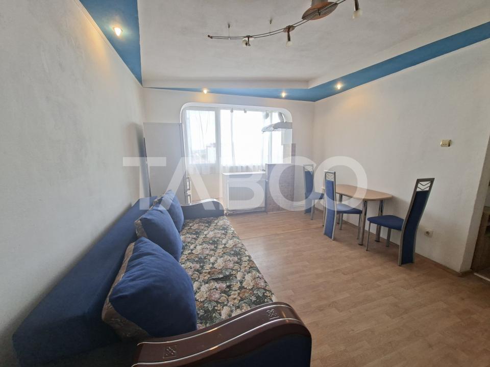 Apartament de vanzare cu 3 camere si balcon Mihai Viteazul numarul 23