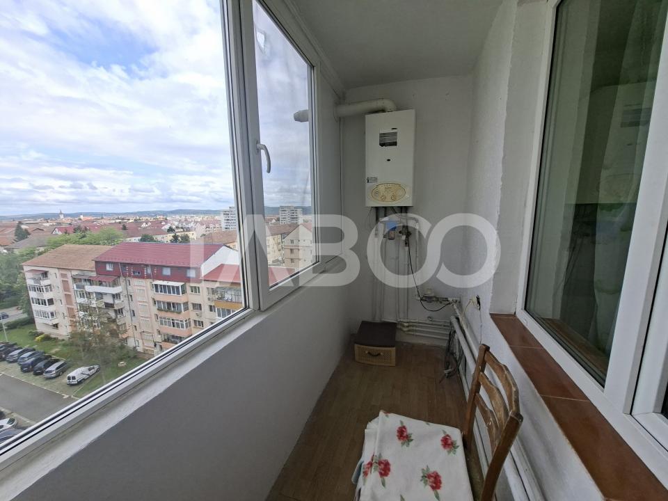 Apartament de vanzare cu 3 camere si balcon Mihai Viteazul numarul 23