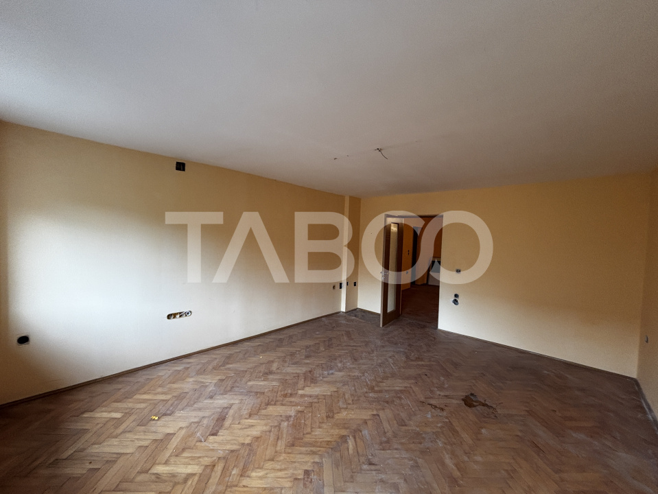 Apartament de vanzare cu 4 camere  110 mp Orasul de Jos Sibiu 