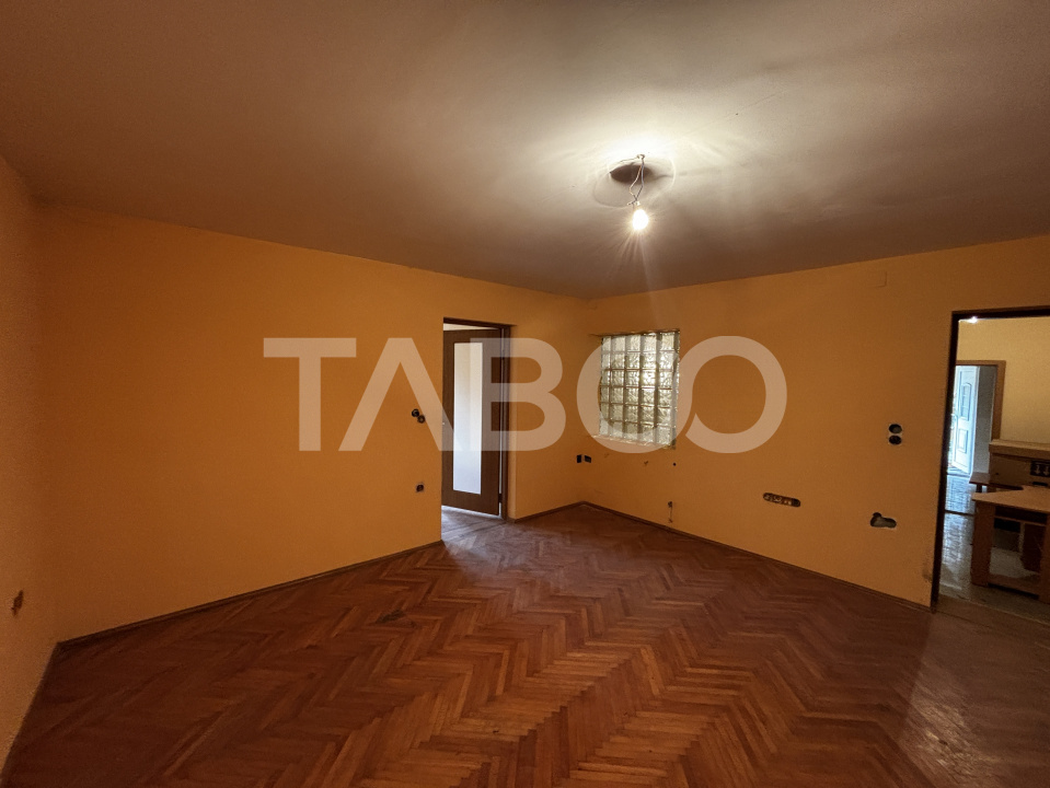 Apartament  de vanzare cu 4 camere 110 mp  zona Orasul de Jos