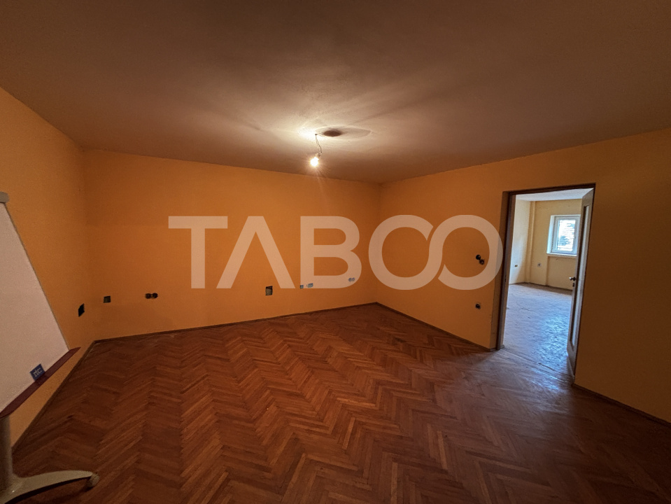 Apartament  de vanzare cu 4 camere 110 mp  zona Orasul de Jos
