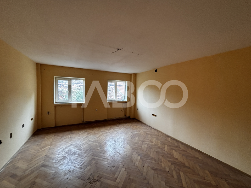 Apartament  de vanzare cu 4 camere 110 mp  zona Orasul de Jos