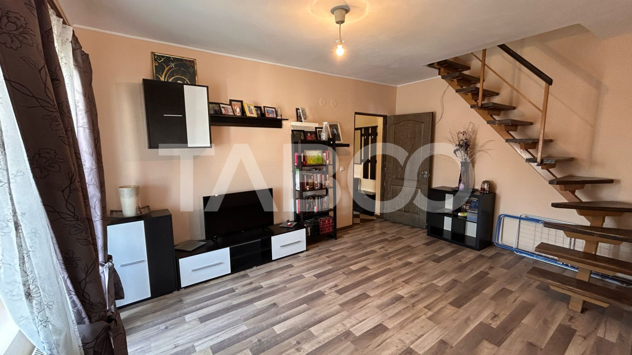 Apartament de vanzare cu 4 camere 90 mpu cu balcon zona Vasile Aaron 