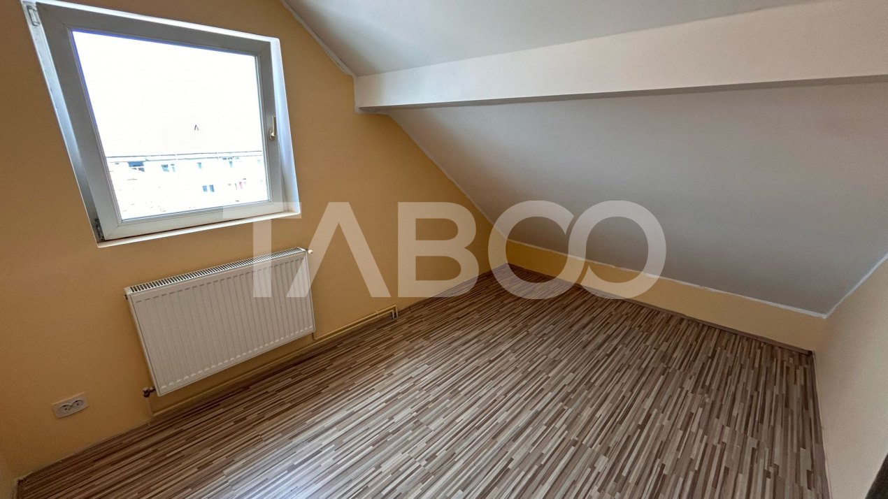 Apartament de vanzare cu 4 camere 90 mpu cu balcon zona Vasile Aaron 