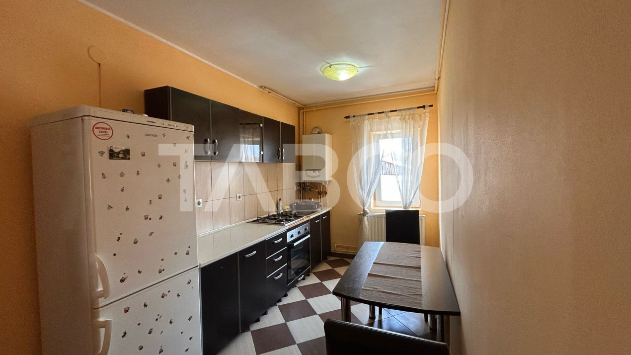 Apartament de vanzare cu 4 camere 90 mpu cu balcon zona Vasile Aaron 