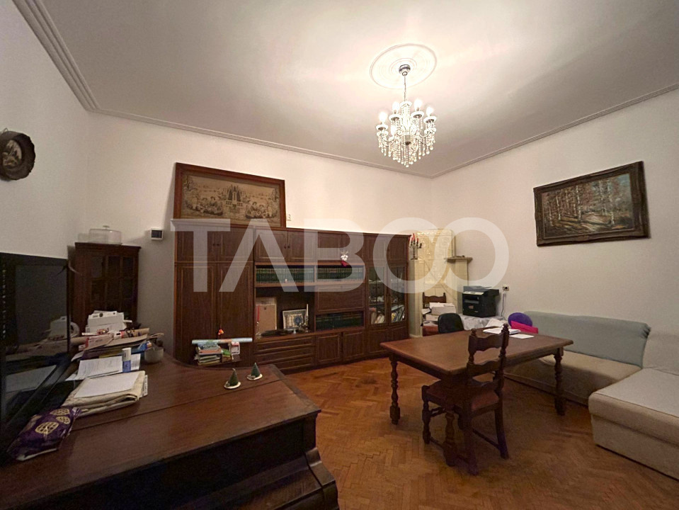 Apartament de vanzare cu 5 camere garaj zona Central din Sibiu