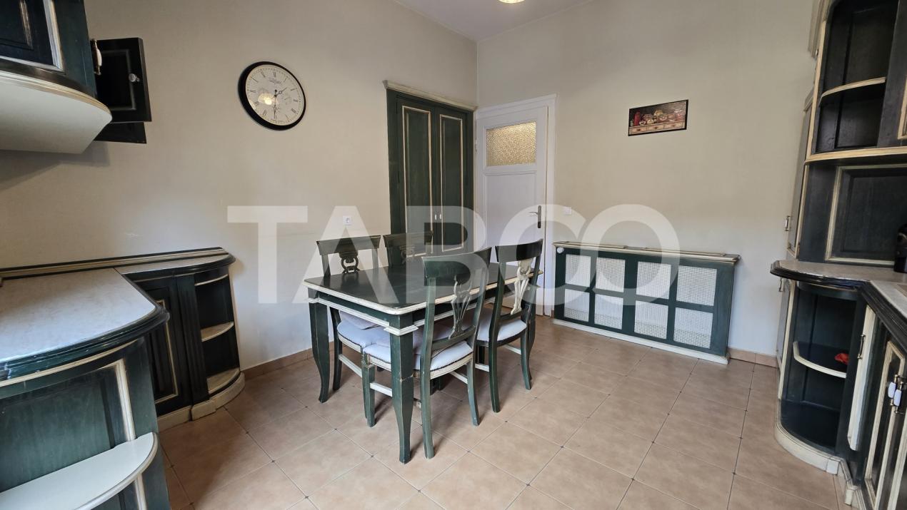 Apartament de vanzare de 86mp cu 3 camere acces auto in zona Centrala