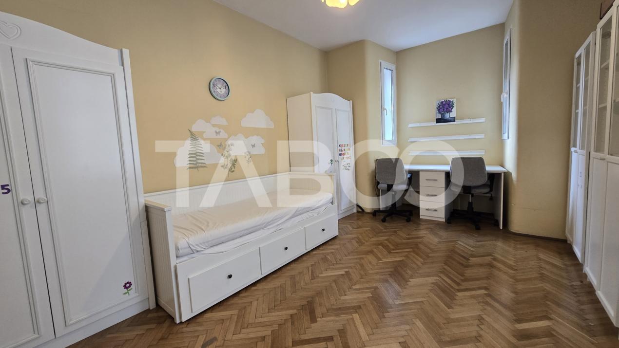 Apartament de vanzare de 86mp cu 3 camere acces auto in zona Centrala