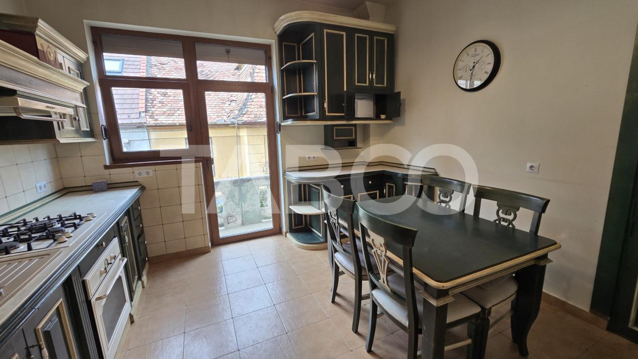 Apartament de vanzare de 86mp cu 3 camere acces auto in zona Centrala