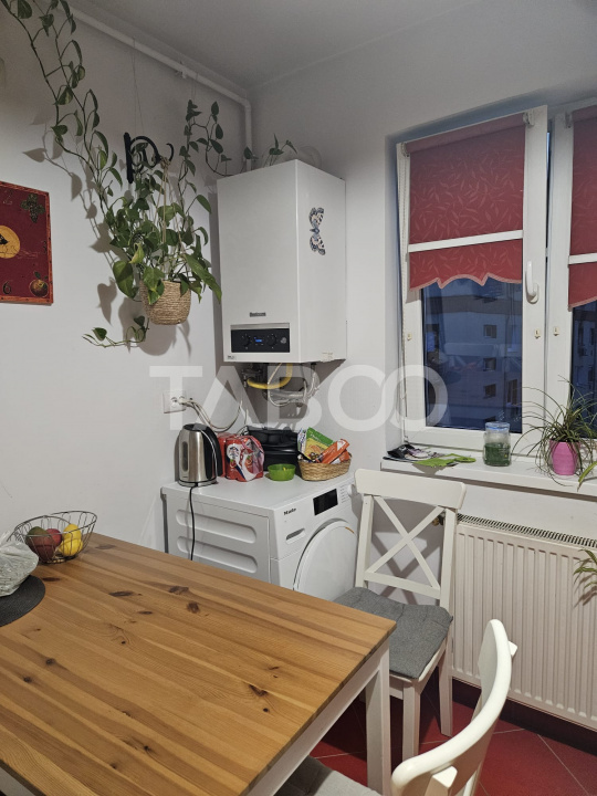 Apartament de vanzare decomandat 2 camere balcon parcare Terezian