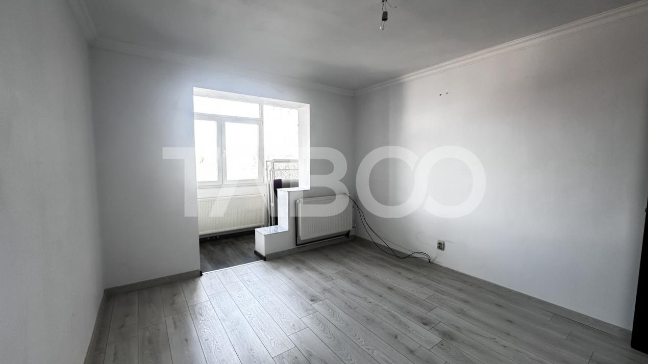 Apartament de vanzare decomandat 3 camere 50 mpu cu balcon Cisnadie