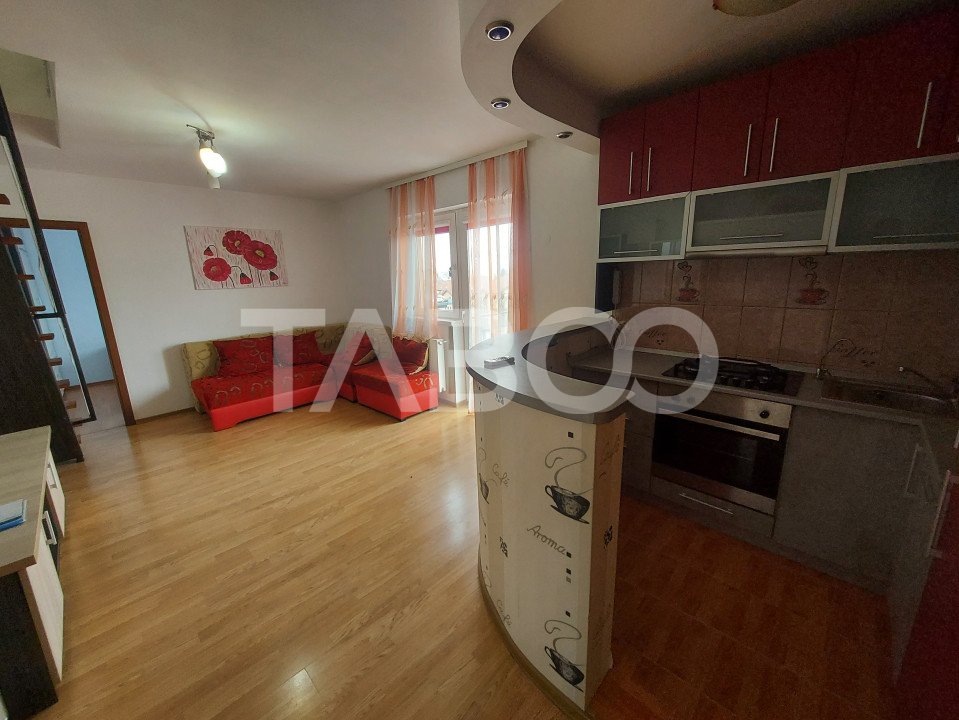Apartament de vanzare decomandat 4 camere 2 bai zona Mihai Viteazu
