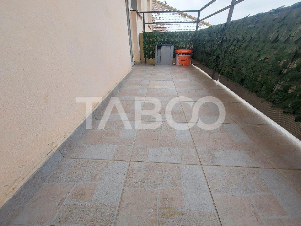 Apartament de vanzare decomandat 4 camere 2 bai zona Mihai Viteazu