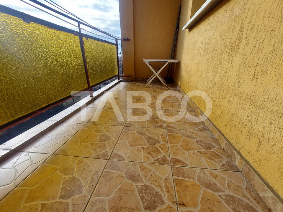 Apartament de vanzare decomandat 4 camere 2 bai zona Strand