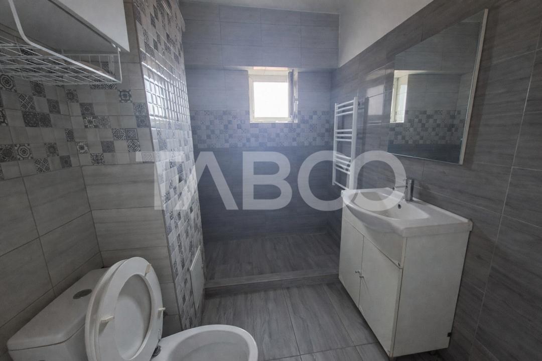 Apartament de vanzare decomandat cu 3 camere balcon etaj 2 in Turnisor