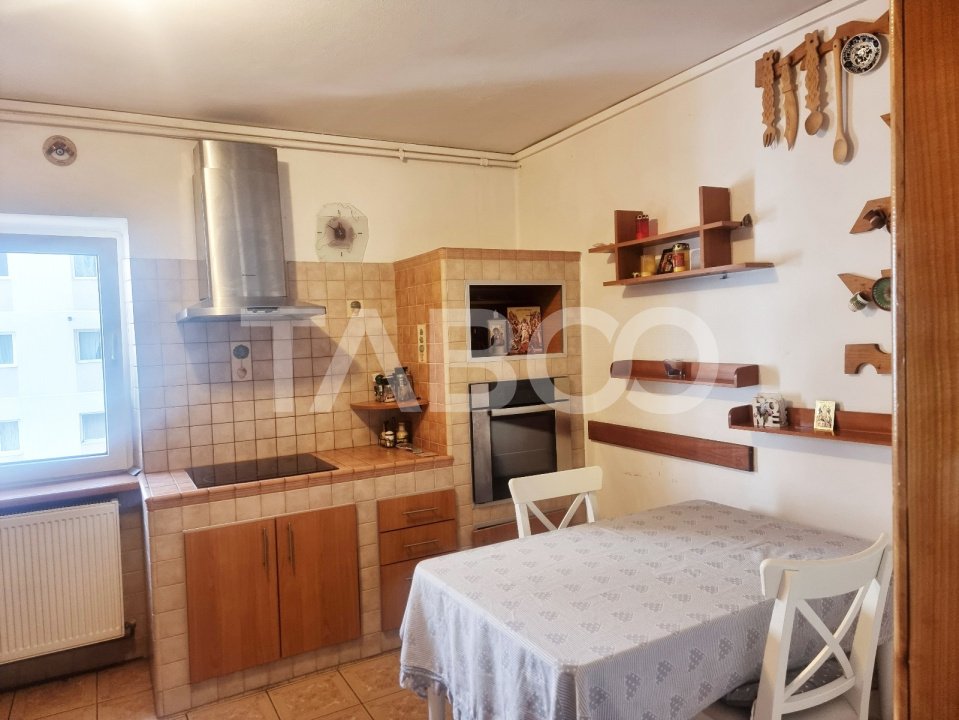 Apartament de vanzare decomandat Terezian 3 camere 2 bai balcon 