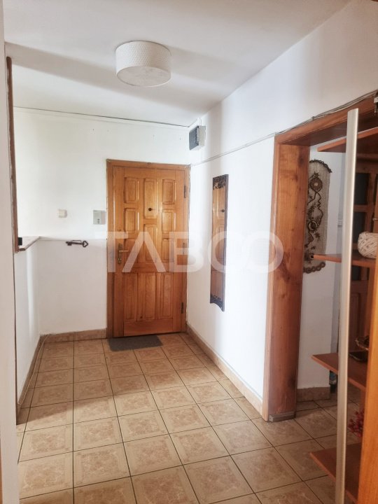 Apartament de vanzare decomandat Terezian 3 camere 2 bai balcon 