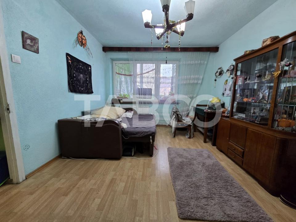 Apartament de vanzare etaj 3 balcon strada Rusciorului Terezian Sibiu 
