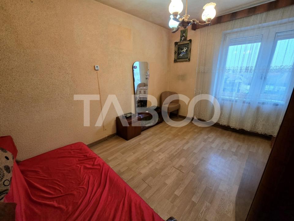 Apartament de vanzare etaj 3 balcon strada Rusciorului Terezian Sibiu 