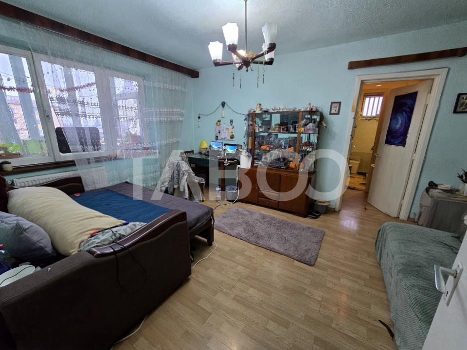 Apartament de vanzare etaj 3 balcon strada Rusciorului Terezian Sibiu 