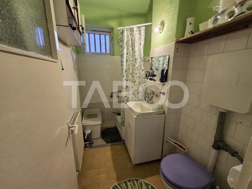 Apartament de vanzare etaj 3 balcon strada Rusciorului Terezian Sibiu 