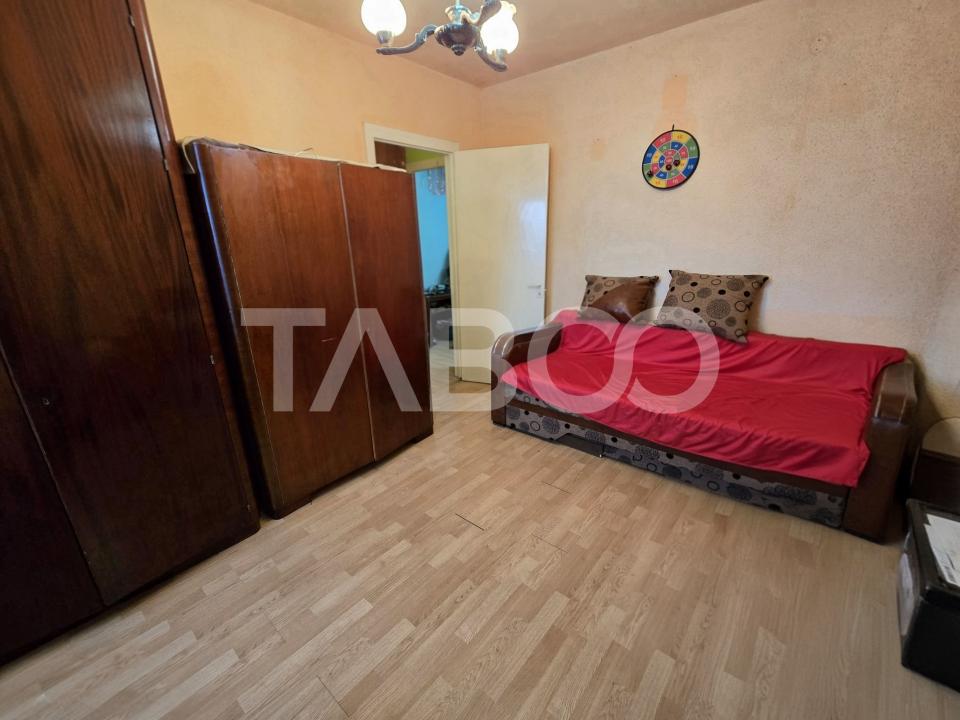 Apartament de vanzare etaj 3 balcon strada Rusciorului Terezian Sibiu 