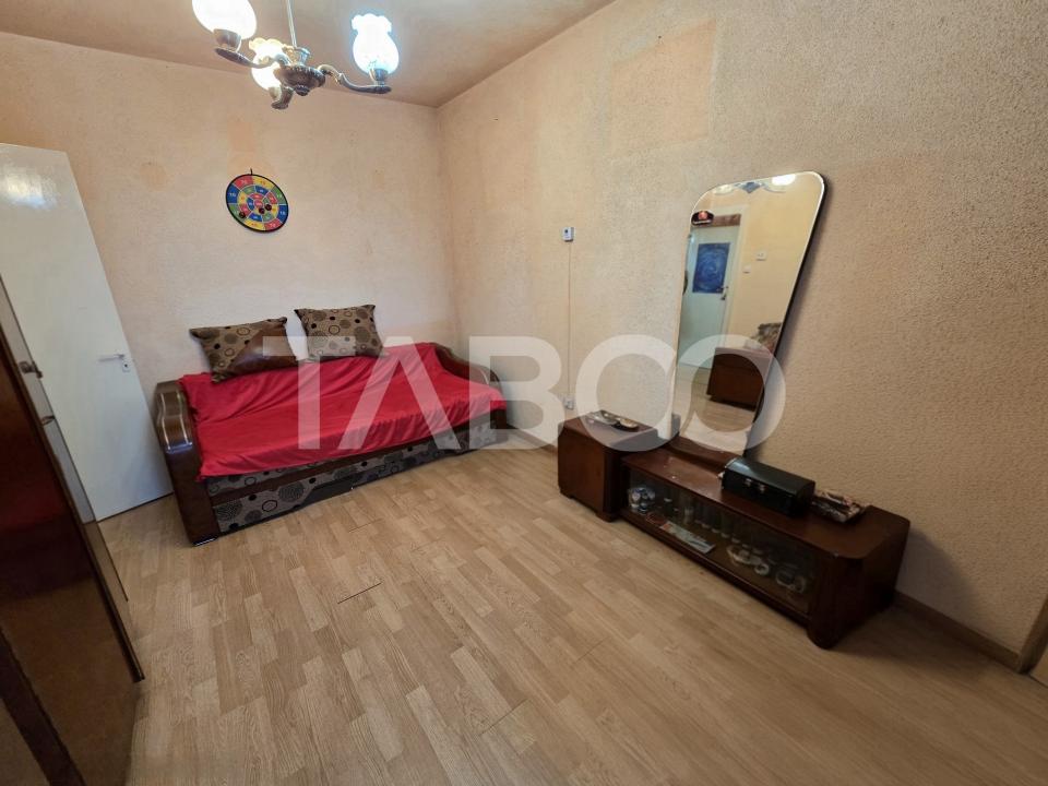 Apartament de vanzare etaj 3 balcon strada Rusciorului Terezian Sibiu 
