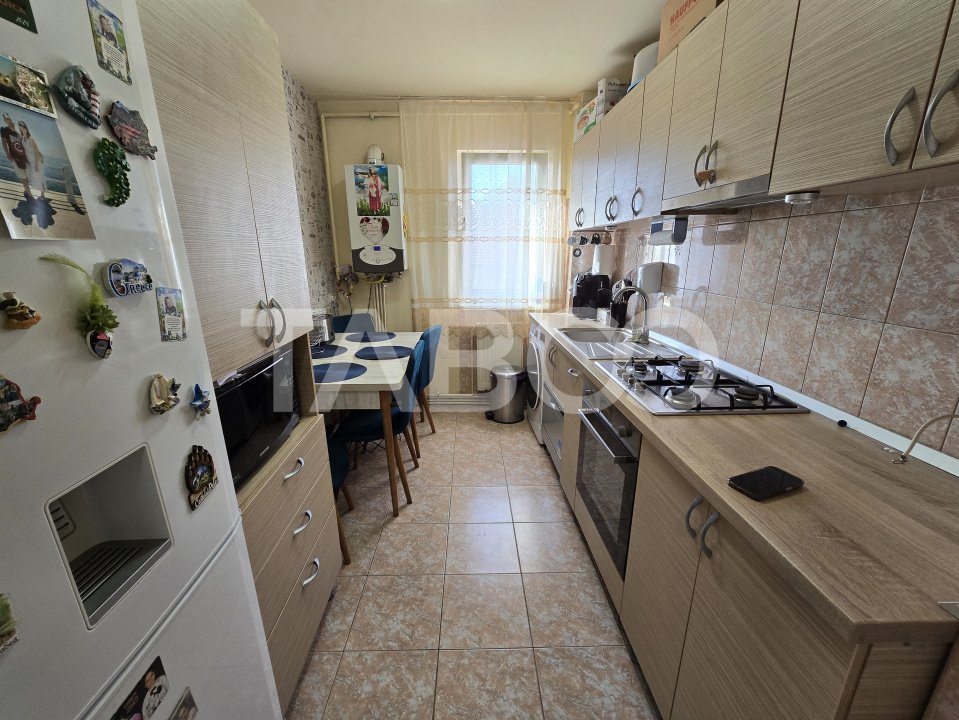 Apartament de vanzare etaj intermediar 3 si pivnita Vasile Aaron Sibiu