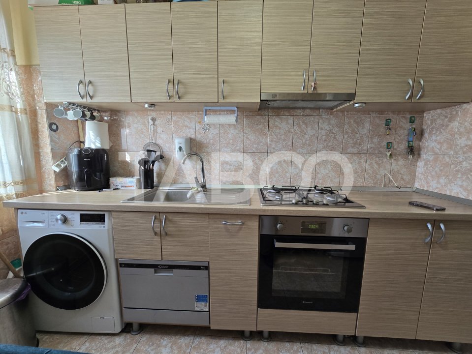 Apartament de vanzare etaj intermediar 3 si pivnita Vasile Aaron Sibiu