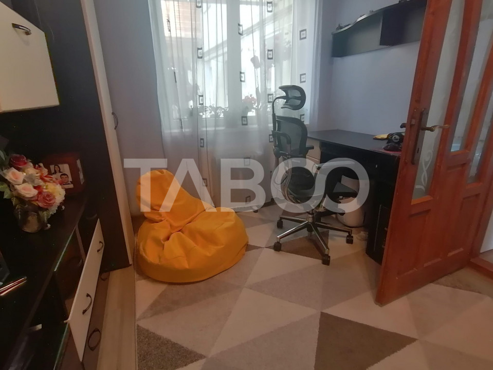 Apartament de vanzare la casa 3 camere terasa pivnita Orasul de Jos